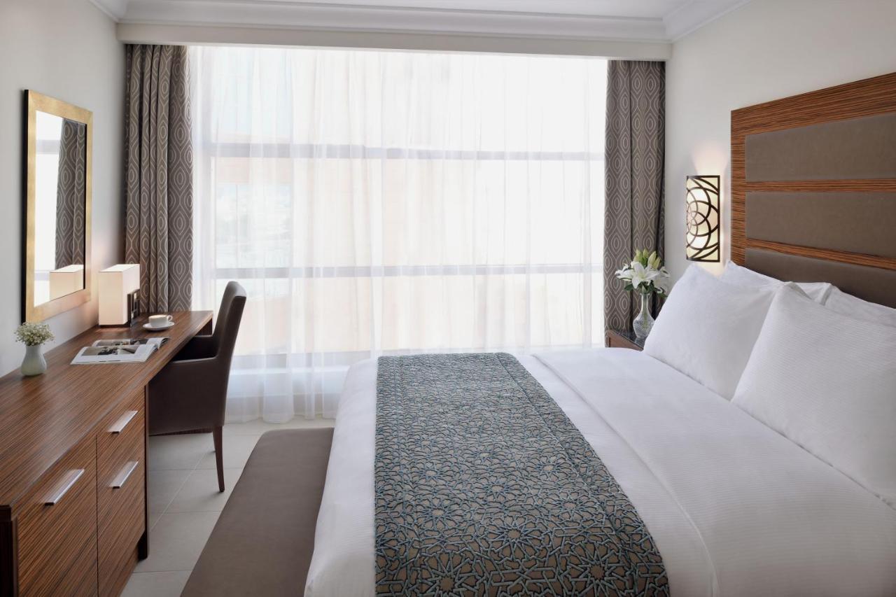 Marriott Executive Apartments Al-Hobar Kültér fotó A room at the hotel