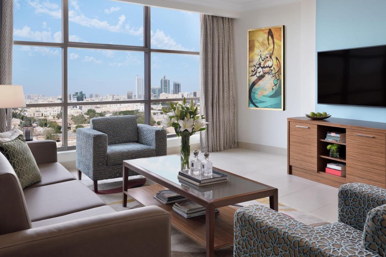 Marriott Executive Apartments Al-Hobar Kültér fotó A living room in a typical apartment