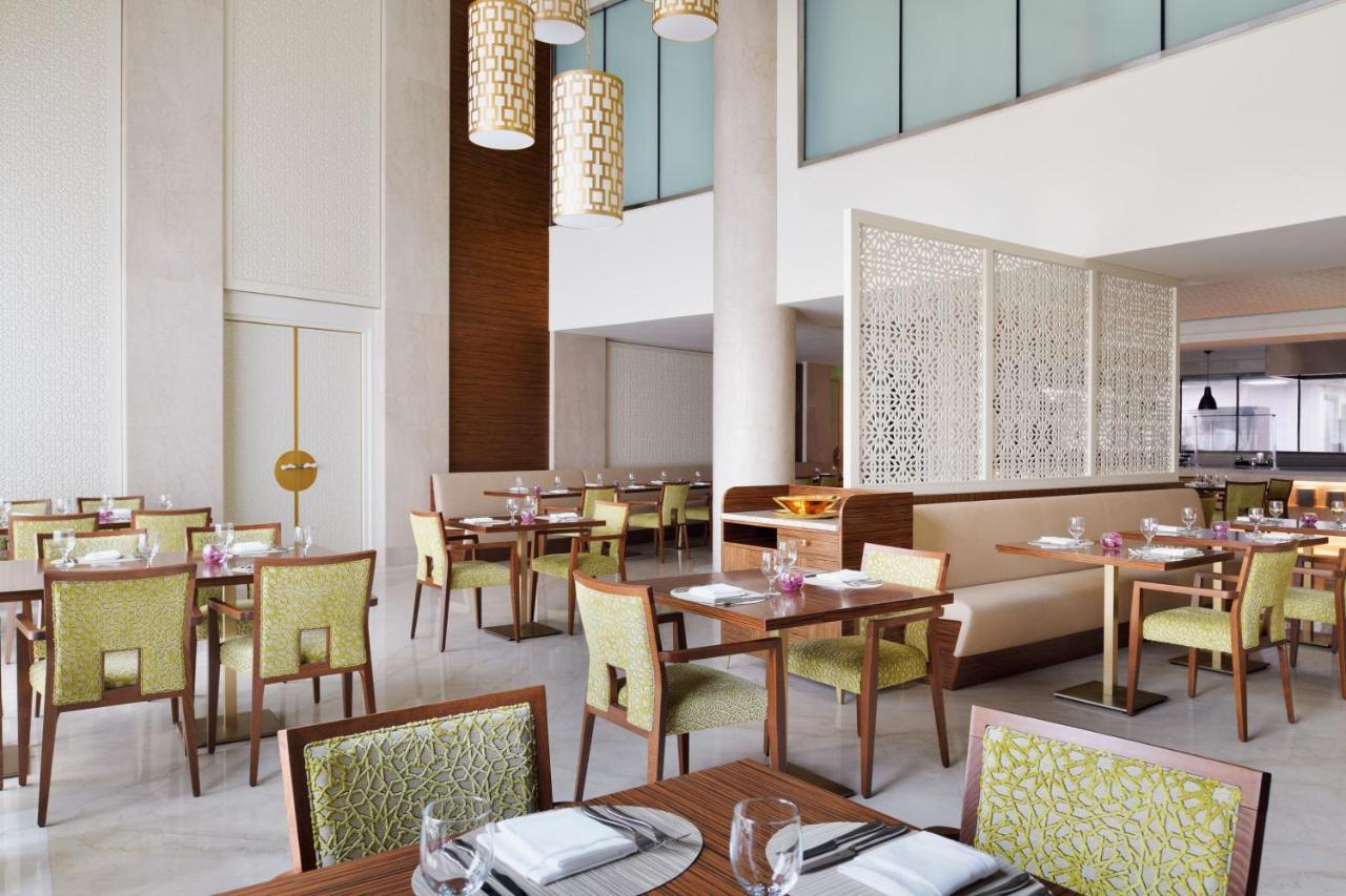Marriott Executive Apartments Al-Hobar Kültér fotó The restaurant