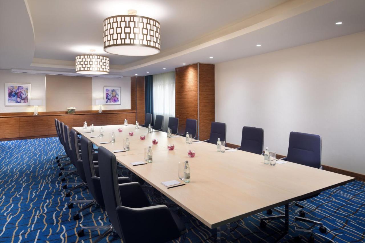 Marriott Executive Apartments Al-Hobar Kültér fotó Boardroom