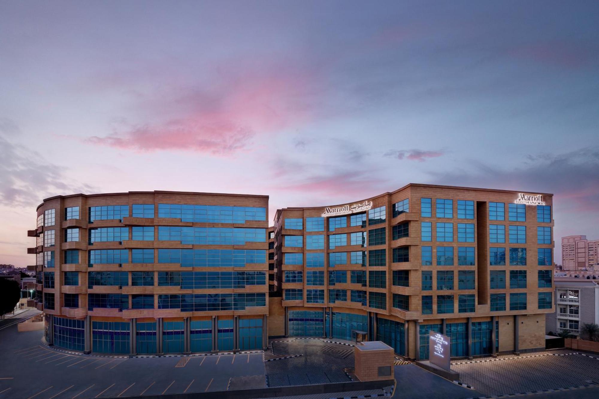 Marriott Executive Apartments Al-Hobar Kültér fotó The hotel in 2012