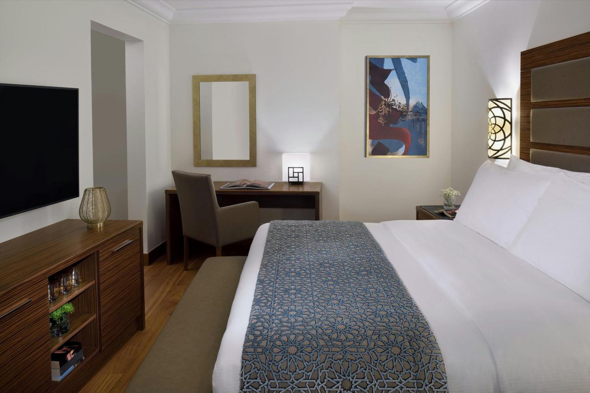 Marriott Executive Apartments Al-Hobar Kültér fotó A guest room at the Four Seasons Hotel